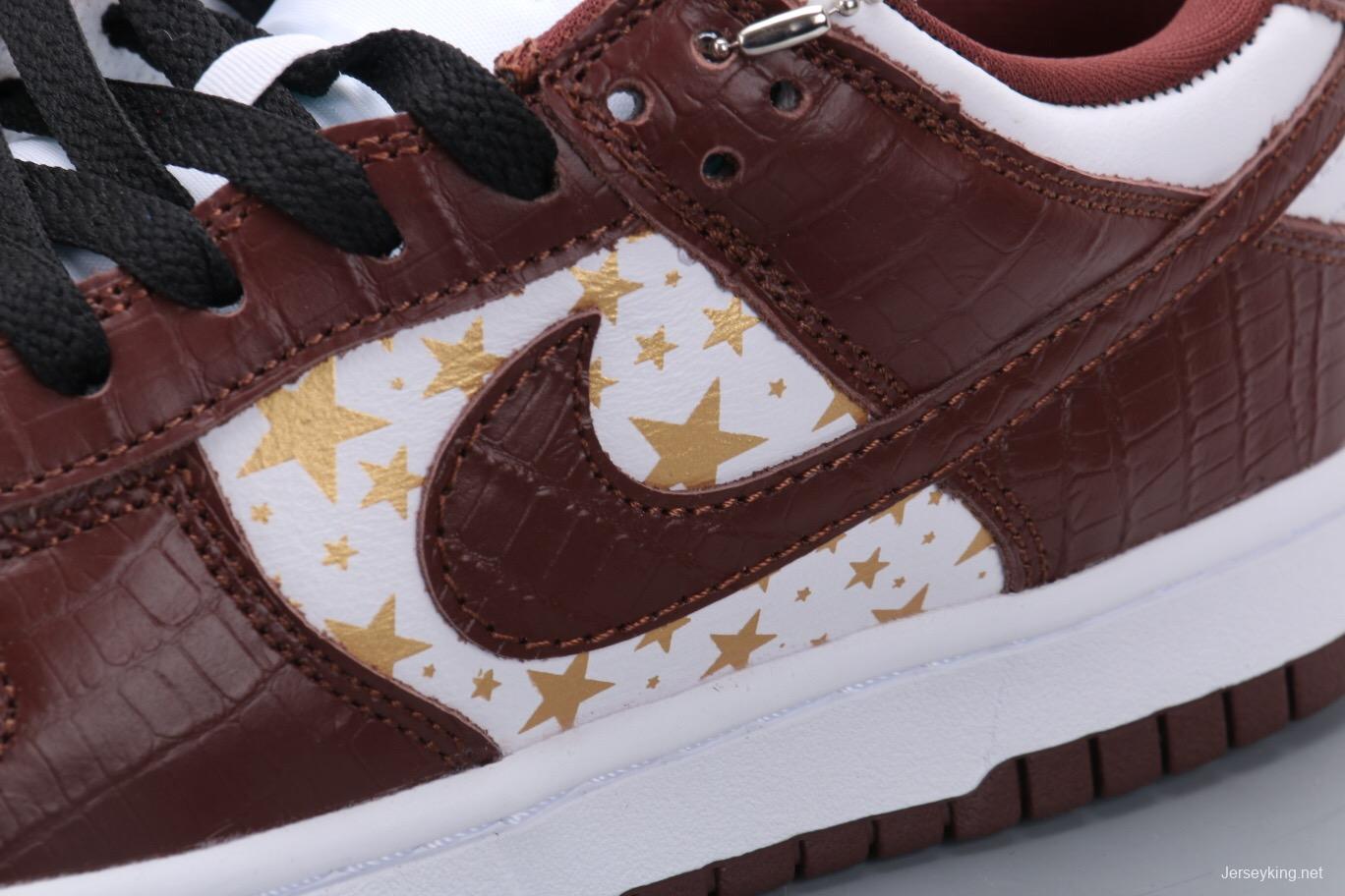 Supreme X Nike SB Dunk Low “Barkroot Brown”