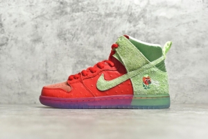 NK SB Dunk High “strawberry cough”