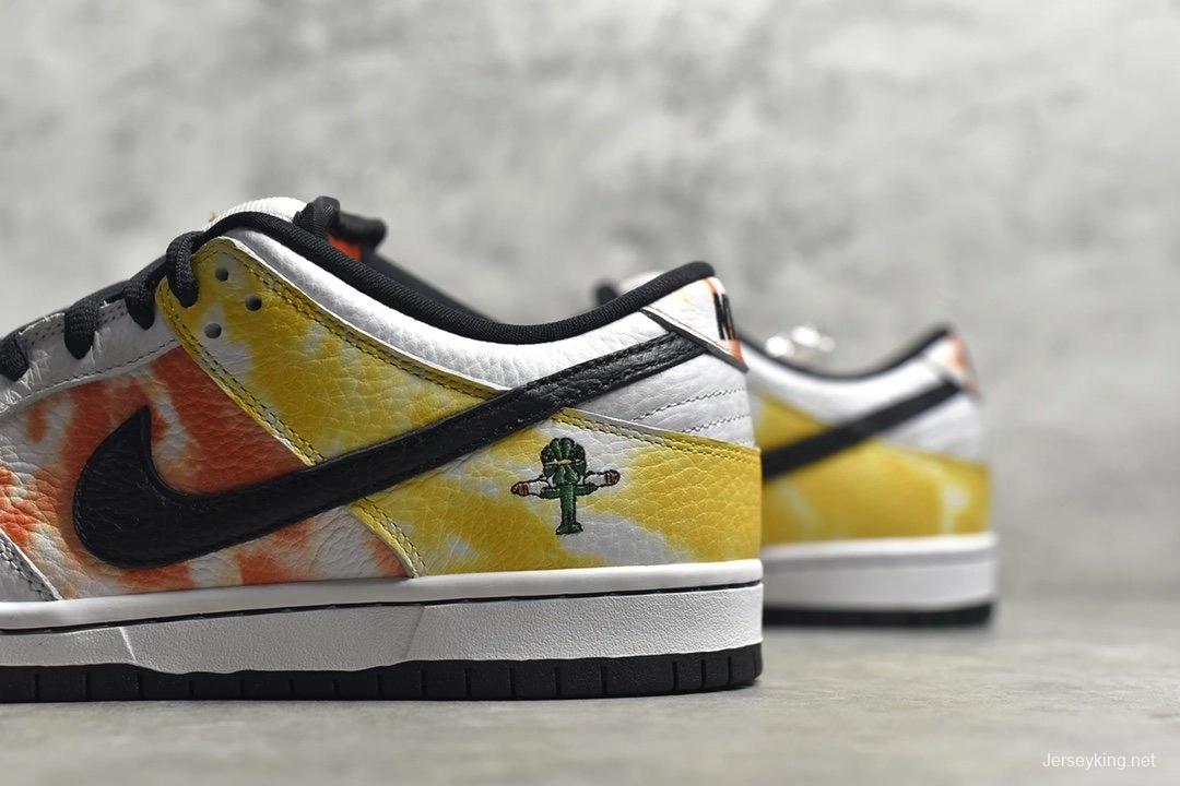 NK SB Dunk Low Pro QS Roswell Raygun