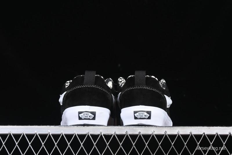 Vans Knu Skool Low Top Retro Casual Vulcanized Sneakers - VN000CS00YK