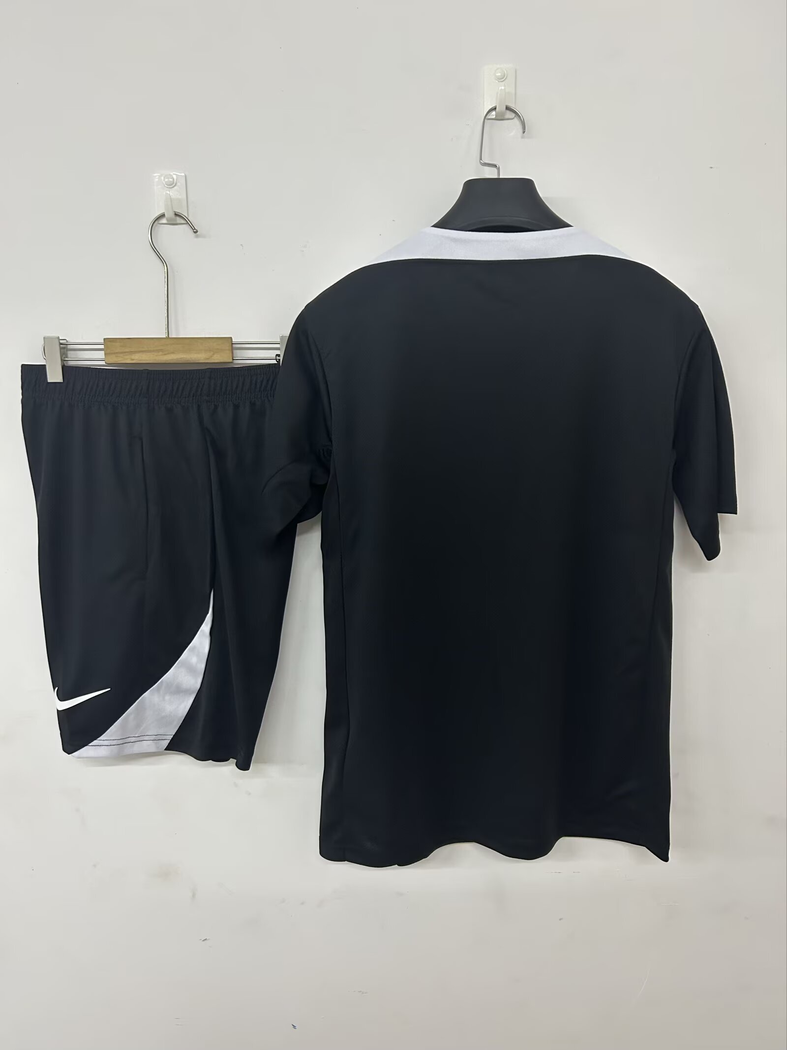 25/26 Chelsea Training Jersey Black+ Shorts