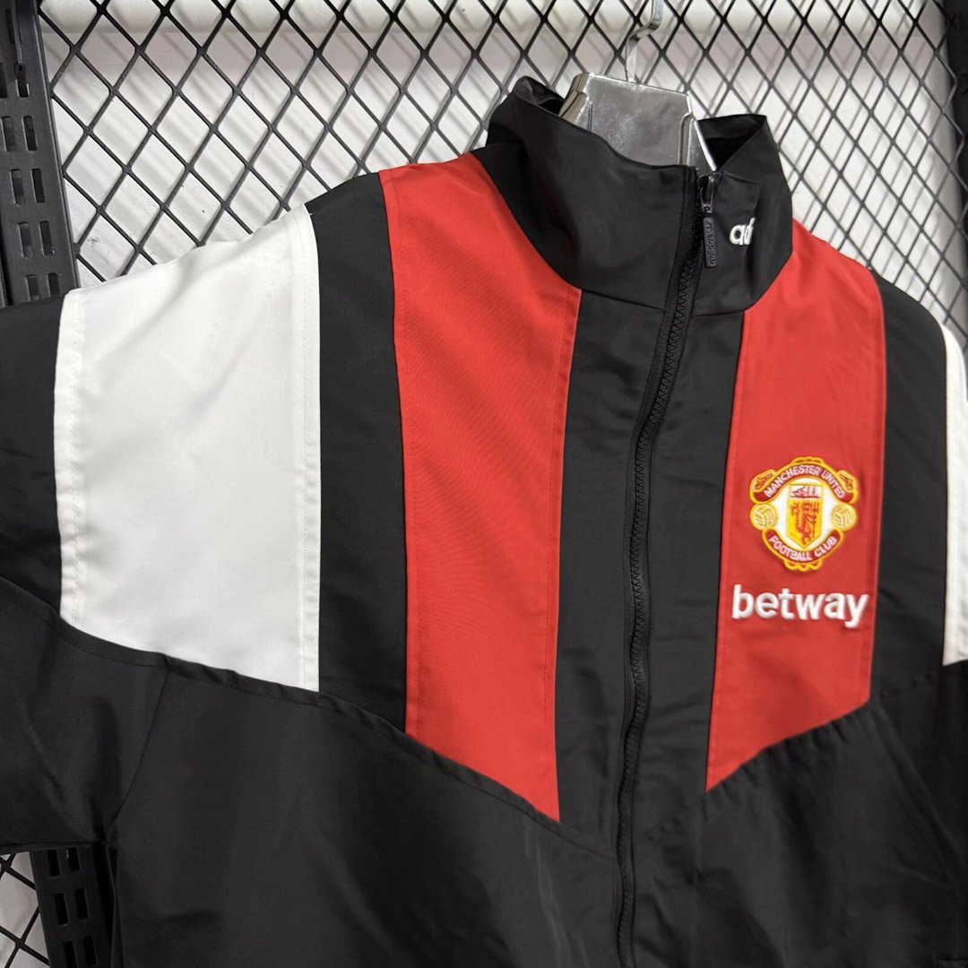 26/27 Manchester United EQT Black Full Zipper  Windbreaker