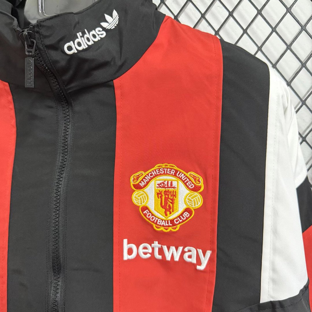 26/27 Manchester United EQT Black Full Zipper  Windbreaker